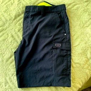 Authentic men’s Under Armour golf shorts, black